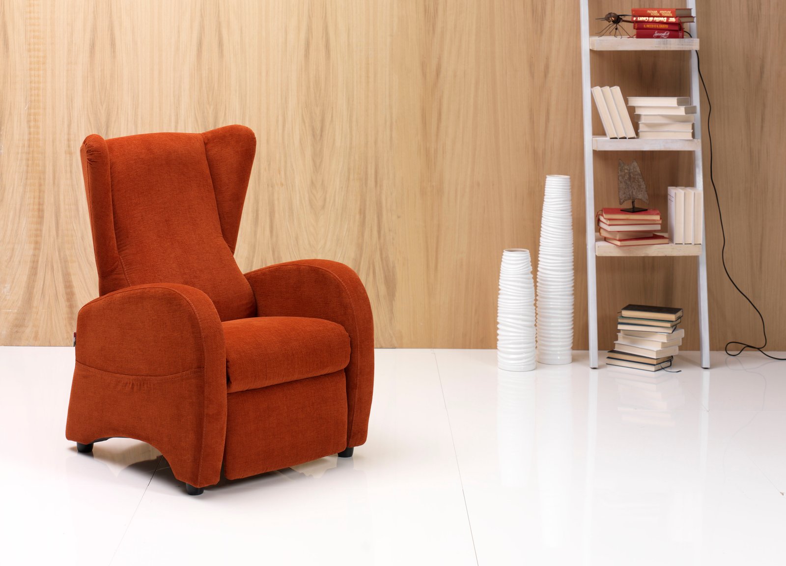 Poltrona relax manuale Minnie in tessuto arancio bruciato in ambiente caldo Easelife